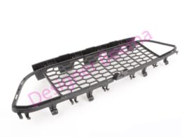 Alternative view of M Front Centre Grille